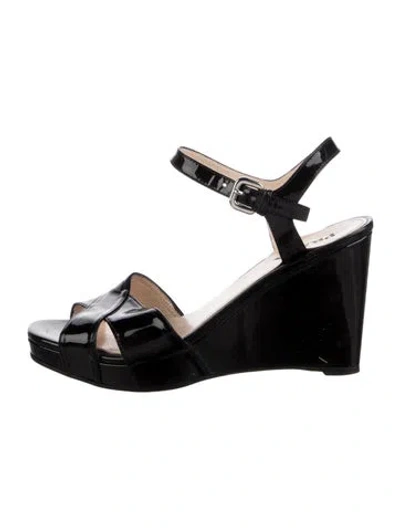 Pre-owned Prada Patent Leather Pumps In Black