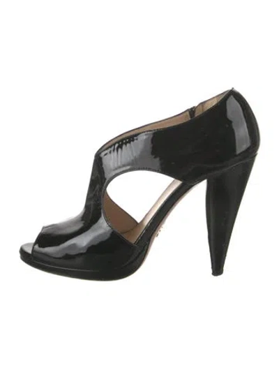 Pre-owned Prada Patent Leather Pumps In Black