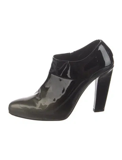 Pre-owned Prada Patent Leather Pumps In Black