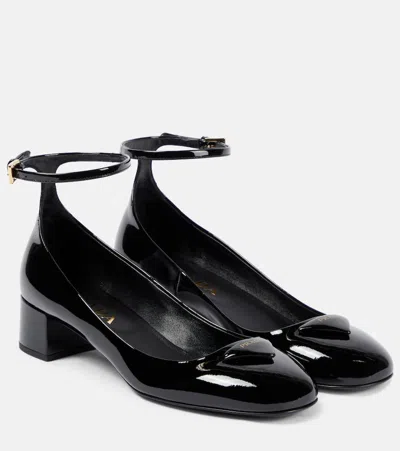 Prada Pumps Aus Lackleder In Black