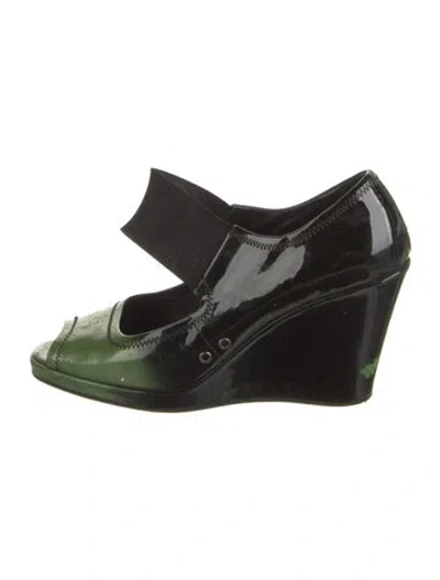 Pre-owned Prada Patent Leather Pumps In Multi