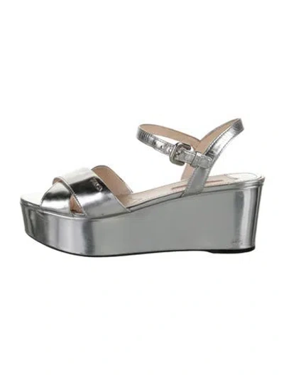 Pre-owned Prada Patent Leather Slingback Pumps In Silver