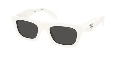 Prada Pr C06sf Vestibilità Orientale 17k08z Occhiali Da Sole Bianchi Per Donna In White