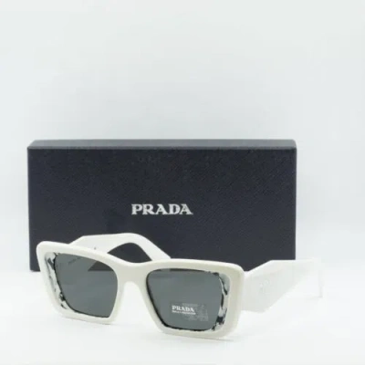 Pre-owned Prada Pr08ys 02v5s0 White/grey 51-18-145 Sunglasses In Gray