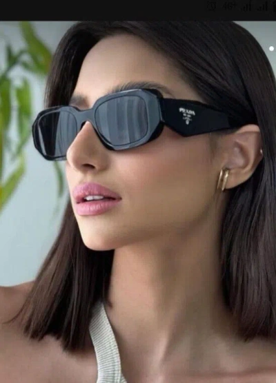 Pre-owned Prada Pr17ws 1ab5s049 Women's Sunglasses Black / Dark Grey Lens In Gray