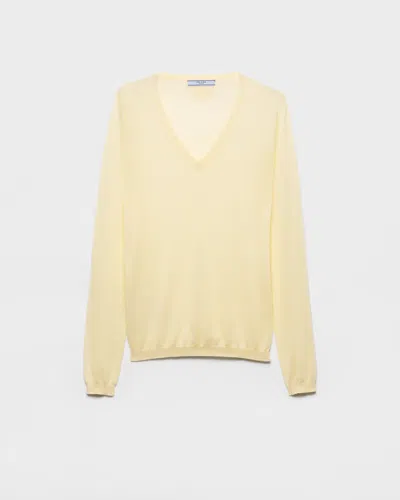 Prada Pullover Mit V-ausschnitt Aus Kaschmir Und Seide In Neutral