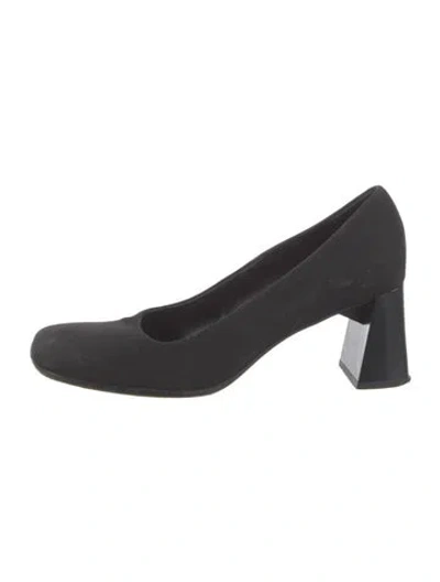 Pre-owned Prada Pumps In Black