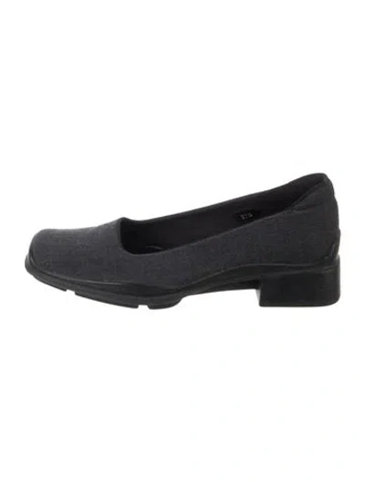 Pre-owned Prada Pumps In Black