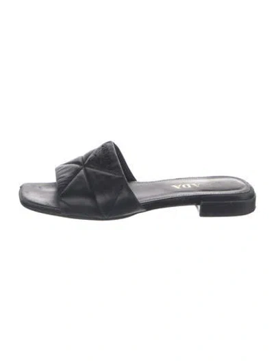 Pre-owned Prada Quilted Pattern Leather Slides In Black