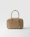 Prada Re-edition 1978 Medium Tasche Mit Zwei Griffen Aus Re-nylon Und Saffiano-leder In Camel Brown
