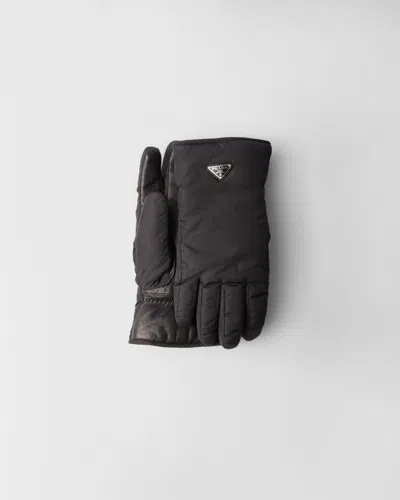 Prada Re-nylon Gloves In Schwarz