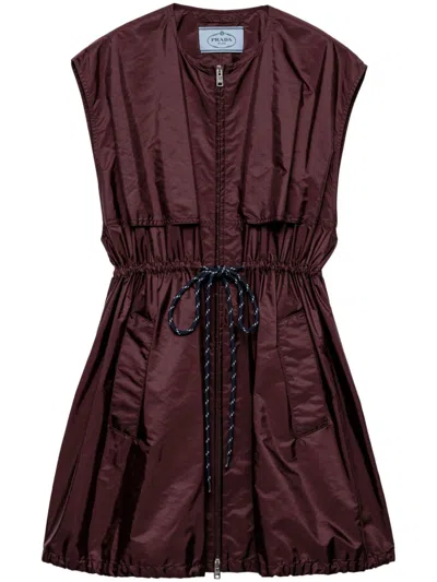 Prada Minikleid Aus Re-nylon In Granat