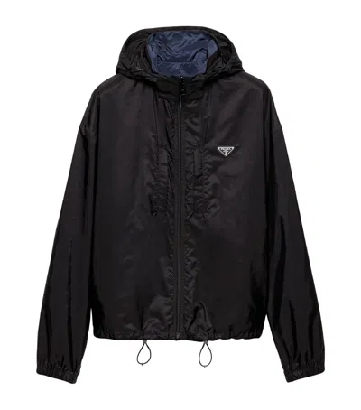 Prada Re-nylon Hooded Jacket In Schwarz/blau