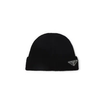 Prada Ribbed Logo-plaque Beanie In Black