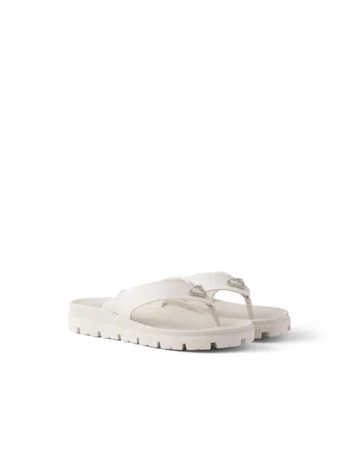 Prada Zehensteg-sandalen Aus Gummi In Brown