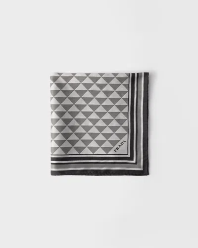 Prada Schal Aus Jacquard-seide 55x55 In Multi