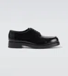 Prada Lace-up Shoes In Patent Leather In Schwarz