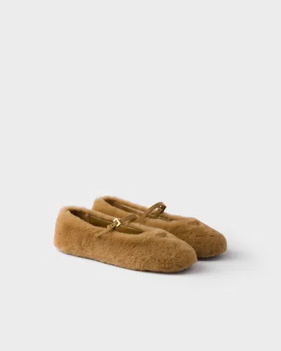 PRADA BALLERINAS AUS LAMMFELL