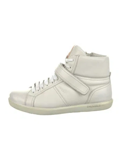 Pre-owned Prada Signature Logo Leather Athletic Sneakers In White