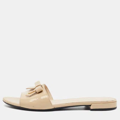 Pre-owned Prada Size 35 Beige Patent Leather Flat Slides