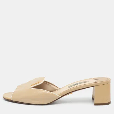 Pre-owned Prada Size 38 Beige Patent Leather Slide Sandals
