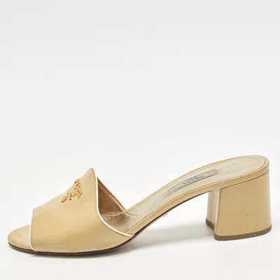 Pre-owned Prada Size 38.5 Beige Patent Leather Slide Sandals
