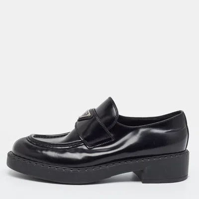 Pre-owned Prada Size 38.5 Black Leather Logo Plague Loafers