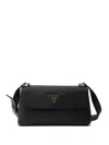 Prada Kleine Schultertasche Aus Leder In Schwarz