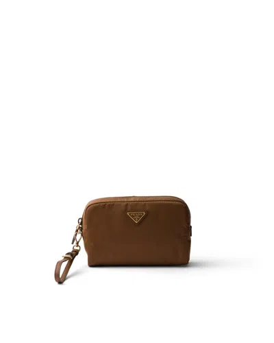 Prada Kleine Pouch Aus Re-nylon In Brown