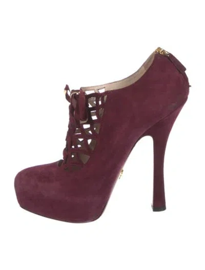 Pre-owned Prada Suede Cutout Accent Pumps In Burgundy