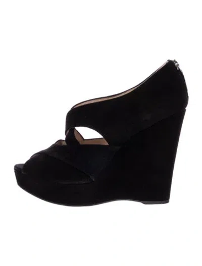 Pre-owned Prada Suede Pumps In Black