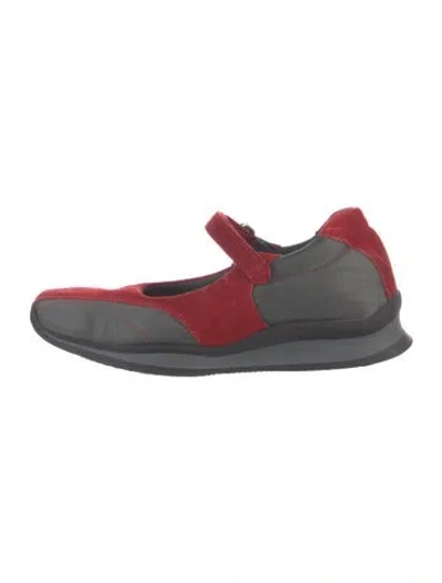 Pre-owned Prada Suede Sneakers In Red
