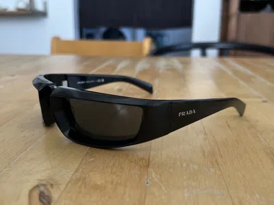 Pre-owned Prada Sunglasses In Black