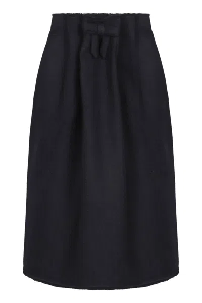 Prada Sure! The Translation Of "gonna Midi In Lana Chevron" From Italian (it) To English (en) Is: "c In Black