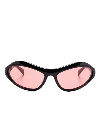 Prada Swing Sonnenbrille In Black/pink