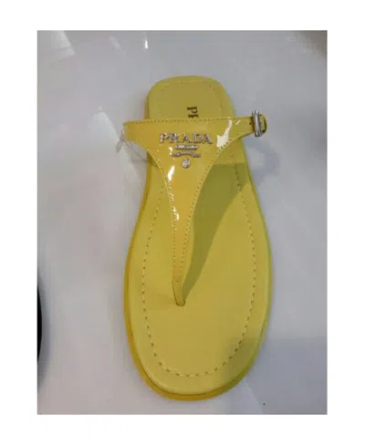 Prada The Details Of The Logo Are Dragged. In Yellow