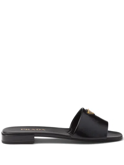 Prada Pantoletten Aus Saffiano-lackleder In Schwarz