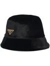 Prada Logo Velvet Bucket Hat In Schwarz