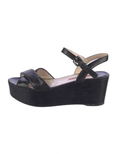 Pre-owned Prada Vintage Leather Pumps In Black