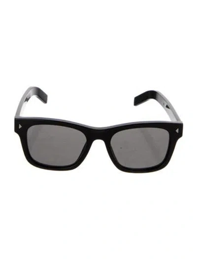 Pre-owned Prada Wayfarer Tinted Sunglasses In Black