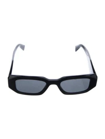 Pre-owned Prada Wayfarer Tinted Sunglasses In Black
