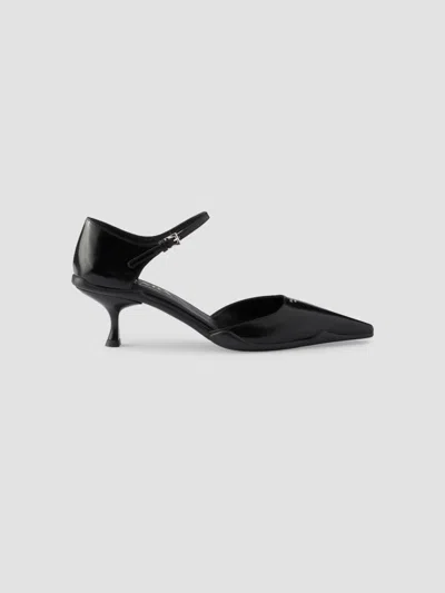 Prada 도르세이 브러시드 레더 펌프스 In Black