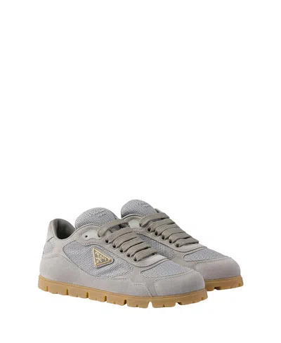Prada Sneaker Aus Trail-meshgewebe Und Wildleder In Wolkengrau