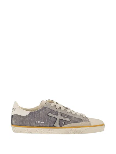 Premiata Steven 8050 Logo-patch Sneakers In Gray