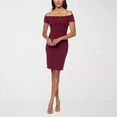 Premier Amour Womens Straight Neck Short Sleeve Scalloped Sheath Dress In Burgundy