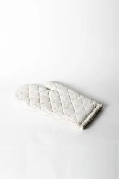 Pretti.cool Oven Mitt Trivet In White Terrazzo