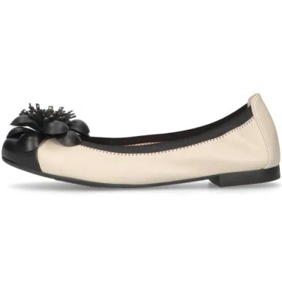 Pretty Ballerinas Flower Ballet Flat In White