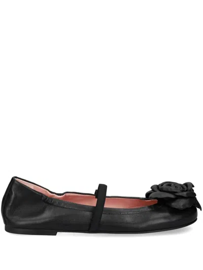 Pretty Ballerinas Rosario Ballet Flats In Black