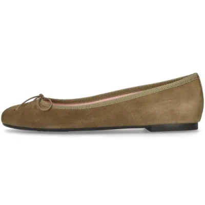 Pretty Ballerinas Round Toe Ballet Flat In Green