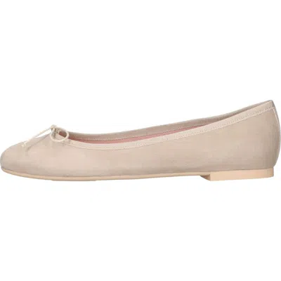 Pretty Ballerinas Round Toe Ballet Flat In Multi